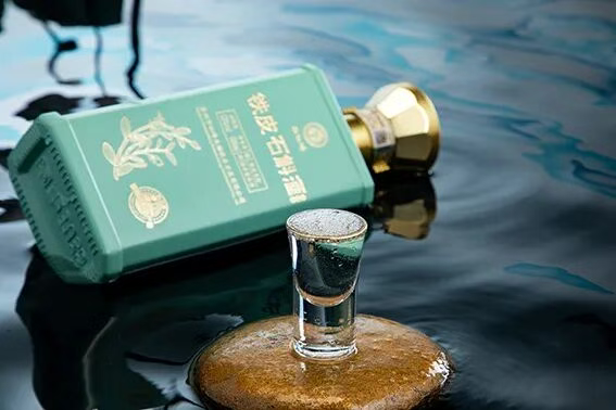 邹旺集团布局健康酒饮！华仙峰铁皮石斛酒四大系列登场，重塑草本酱香新标杆